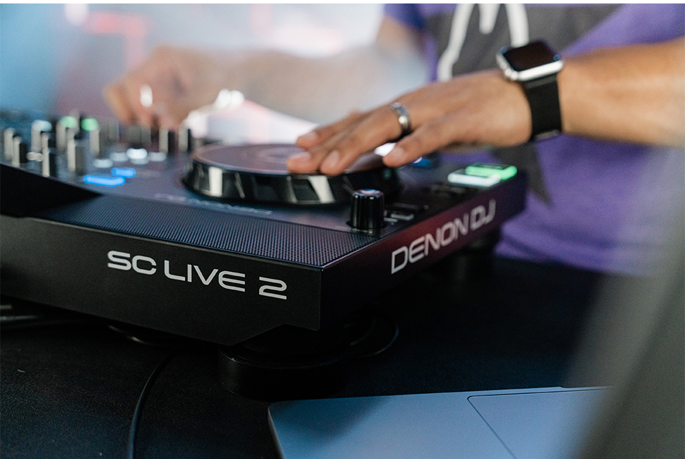 Bàn DJ Denon DJ SC Live 2