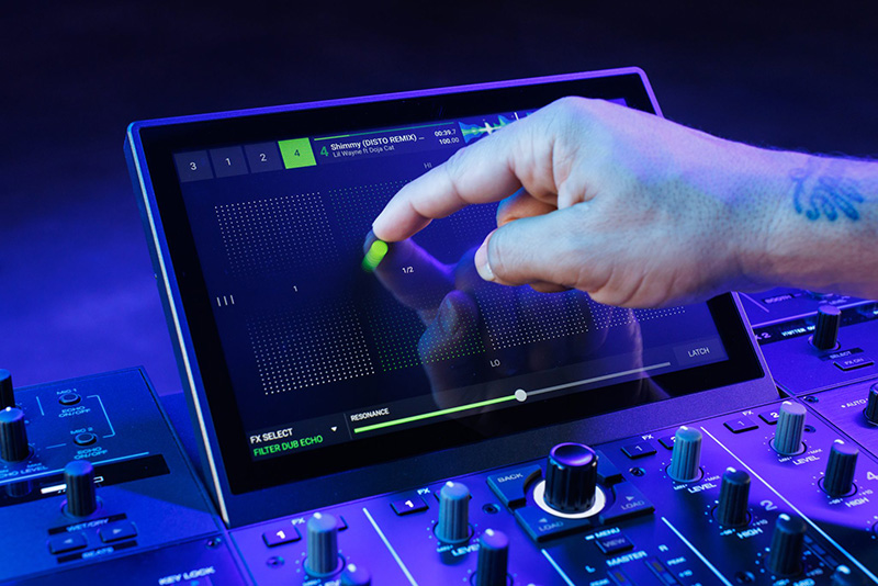 B&agrave;n DJ Denon Prime 4+