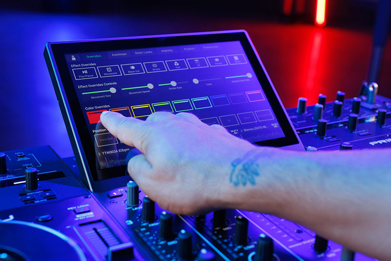 B&agrave;n DJ Denon Prime 4+