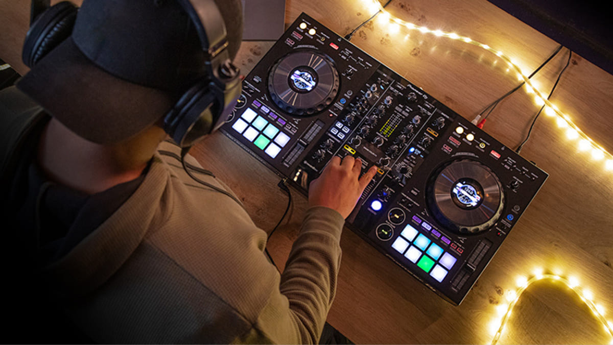 B&agrave;n DJ Pioneer DDJ 800