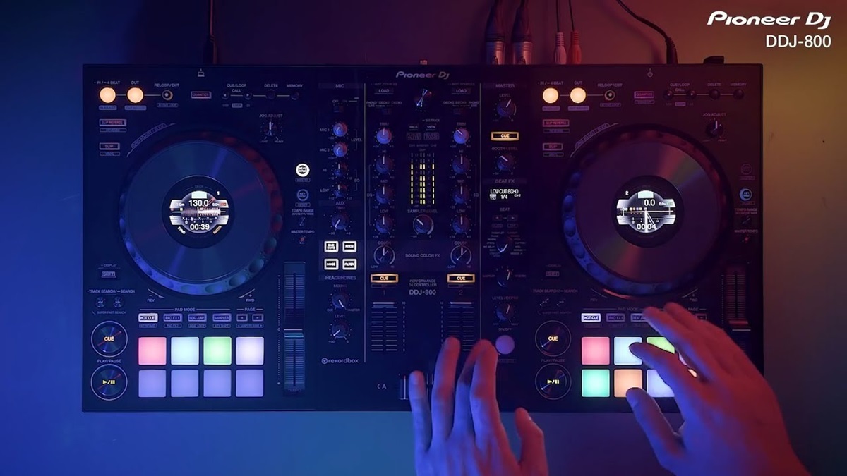 B&agrave;n DJ Pioneer DDJ 800