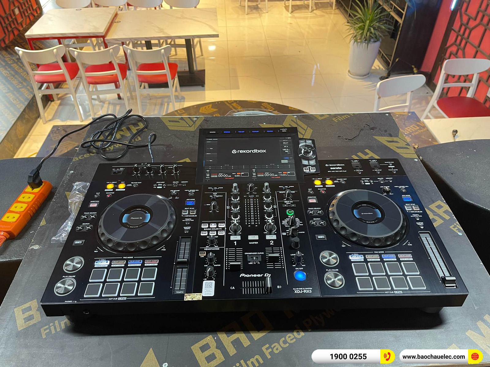 B&agrave;n giao B&agrave;n DJ Pioneer XDJ-RX3 gần 67tr cho anh Sơn tại Hưng Y&ecirc;n 