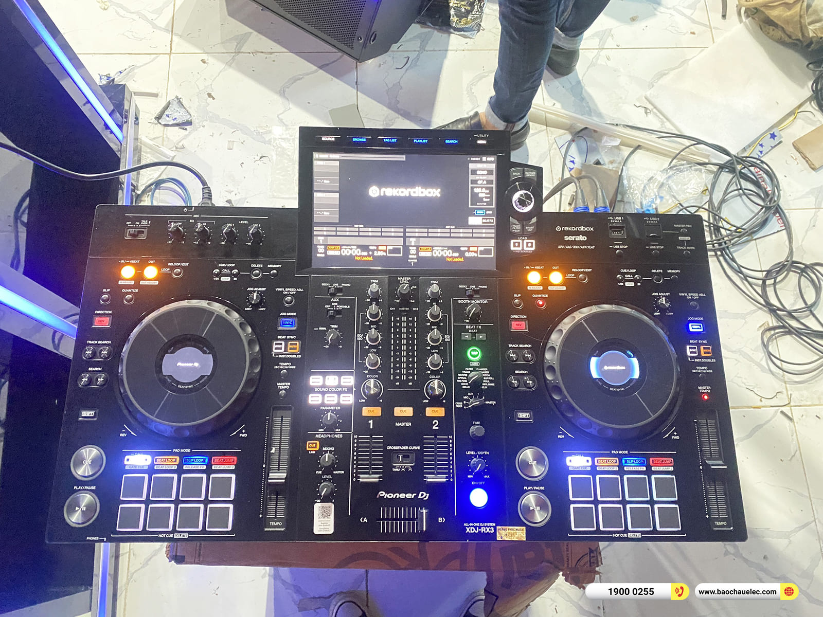 B&agrave;n giao B&agrave;n DJ Pioneer XDJ-RX3 gần 59tr cho qu&aacute;n bar ở Tr&agrave; Vinh