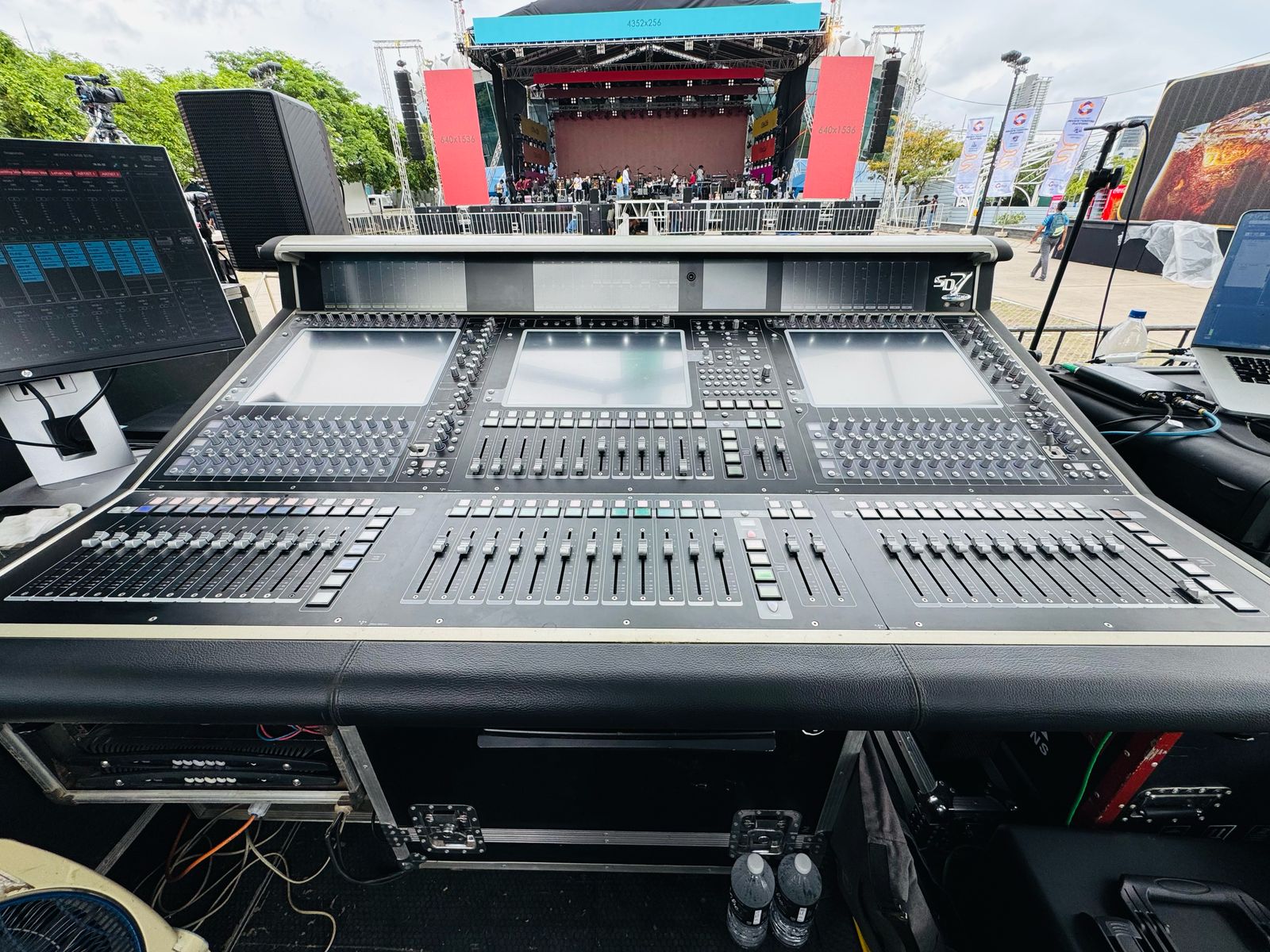 B&agrave;n mixer DiGiCo SD7