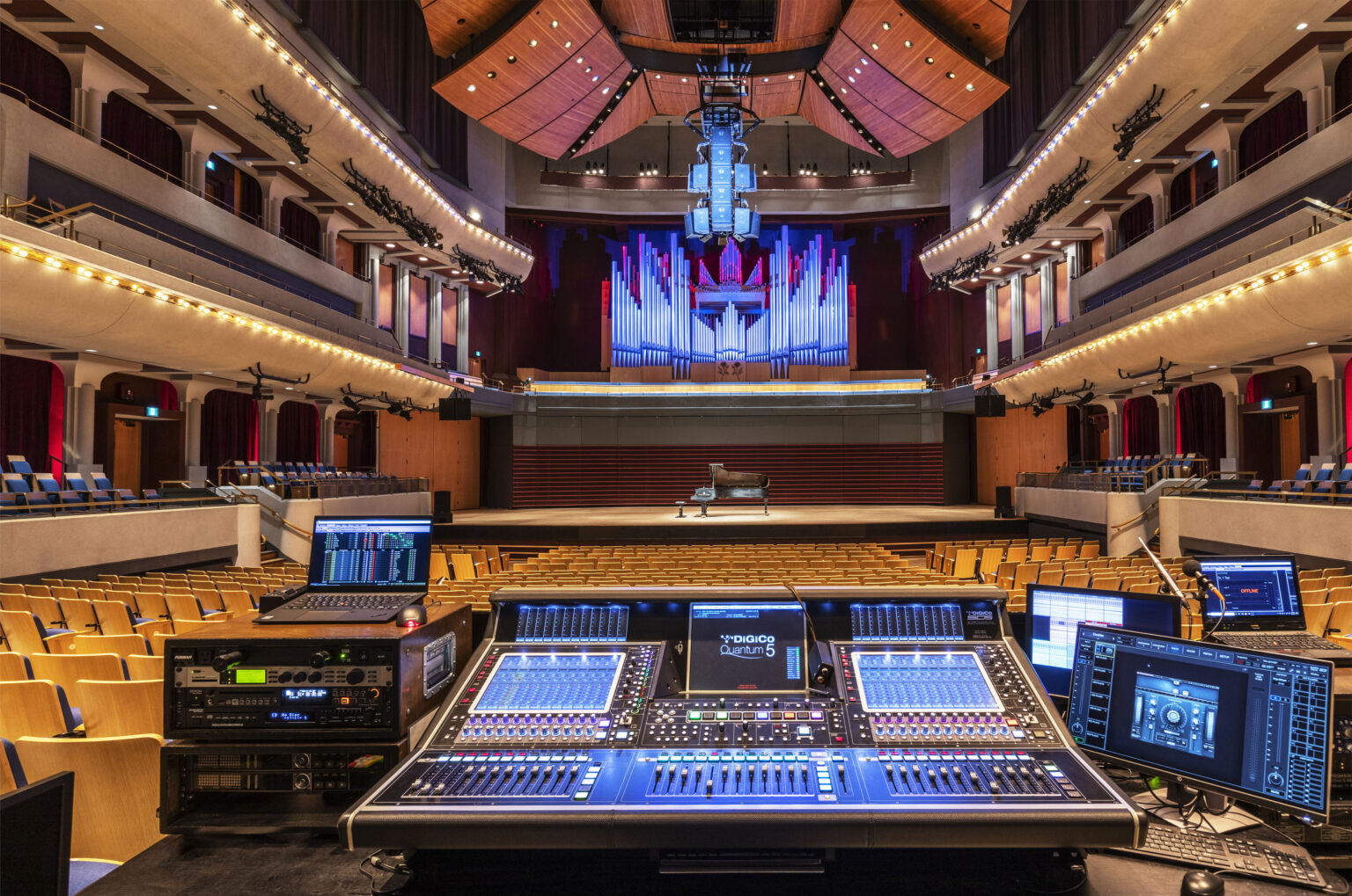 B&agrave;n mixer DiGiCo SD7T