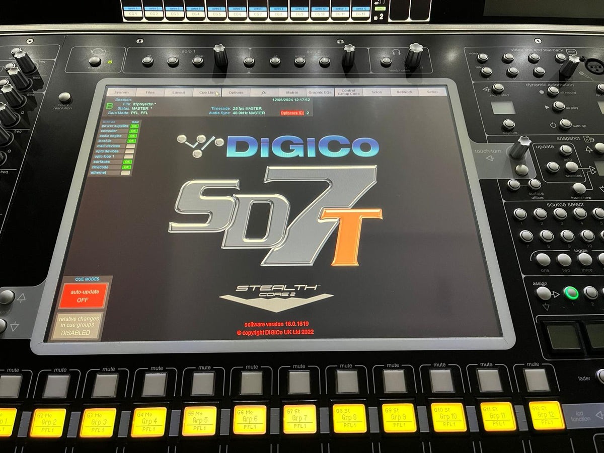 B&agrave;n mixer DiGiCo SD7T