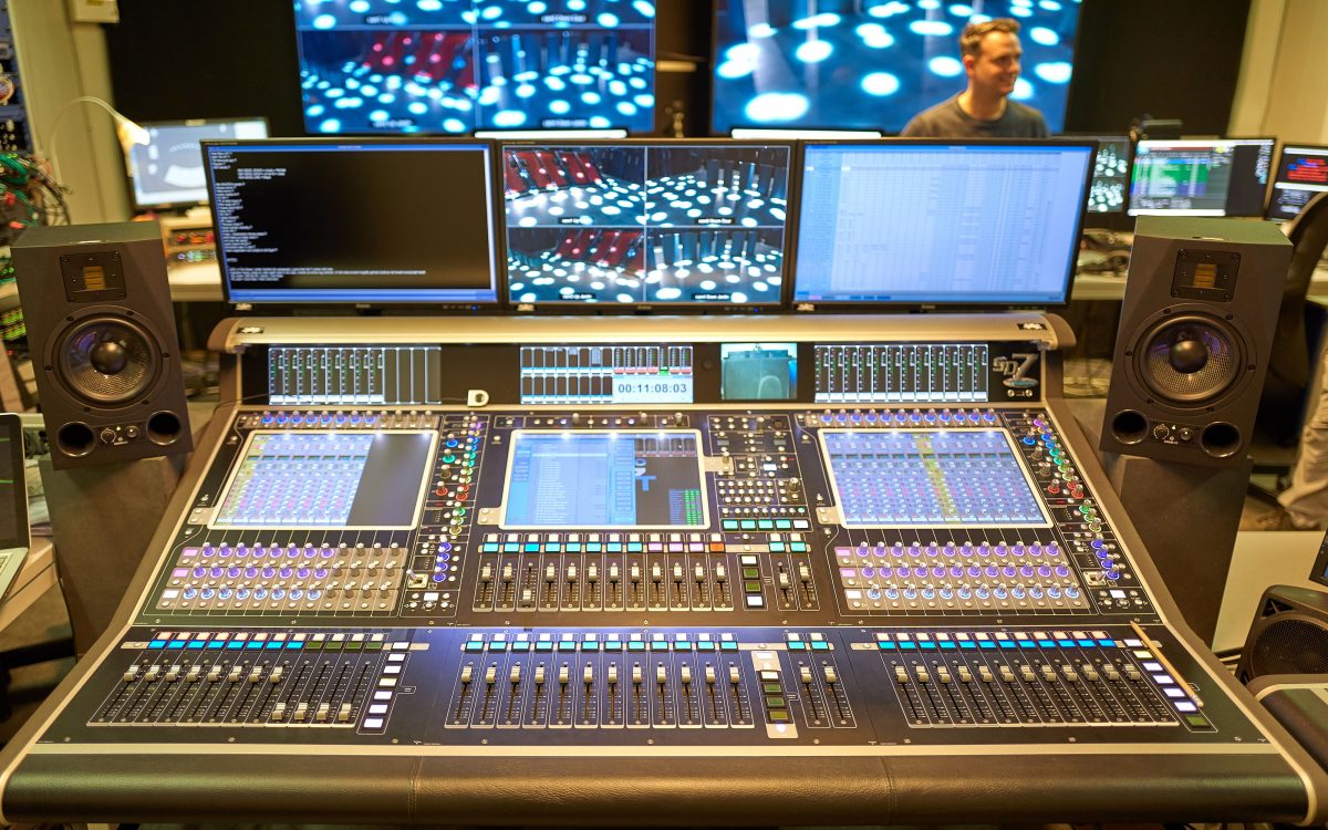B&agrave;n mixer DiGiCo SD7T