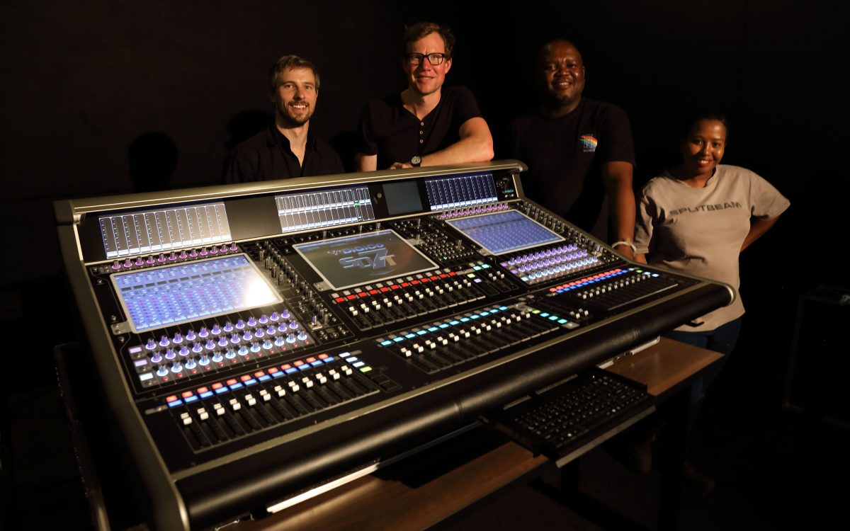 B&agrave;n mixer DiGiCo SD7T