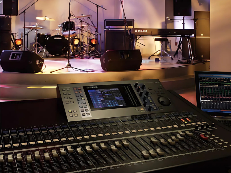 B&agrave;n mixer Yamaha LS9-16