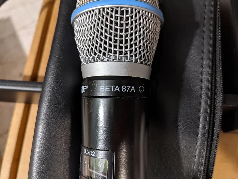 Bộ ph&aacute;t cầm tay với đầu Micro Shure ULXD2/B87A