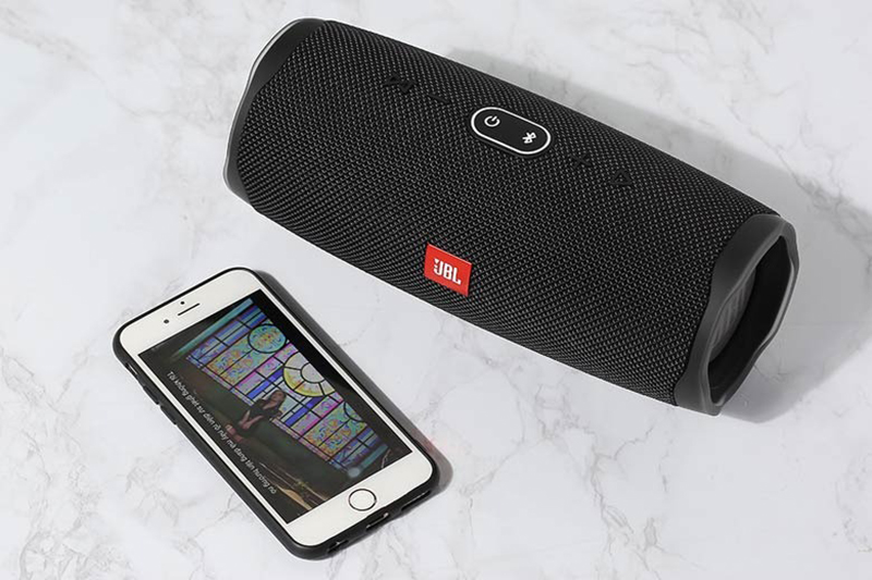 Hướng dẫn c&aacute;ch kết nối loa JBL với điện thoại đơn giản
