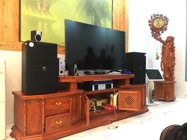 Dàn karaoke cao cấp JBL của gia đình chị Hương ở Hải Dương (JBL 4012, Famous 7406, BF K6, BCE UGX12, Việt KTV 22 inch)