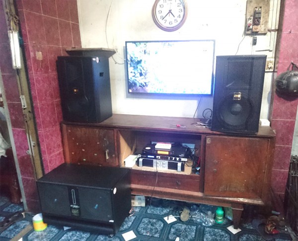Bộ dàn karaoke BMB của gia đình anh Đạt ở Q. Tân Phú (BMB 2012C, BIK W66 Plus, Famous 7406, JBL KX180, UGX12 Plus)