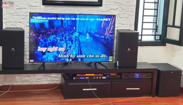 Dàn karaoke JBL của gia đình cô Mai ở Đà Nẵng ( KP 4010, R120SW, KX 180, Crown 1500)
