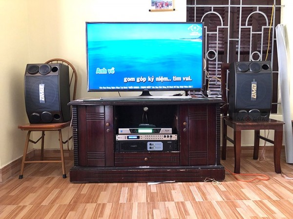 Bộ Dàn Karaoke BMB của gia đình anh Dương ở Vân Canh trị giá 23 triệu đồng ( BMB 880C, Famous 3206, DSP 9000, UGX12)