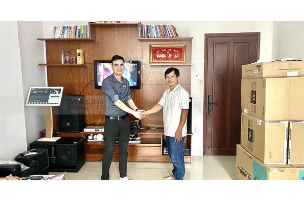 Dàn karaoke gia đình anh Khoa ở Tân Phú (JBL CV1270, BIK BJ-W66 Plus, BIK VM840A, BPR-8500, UGX12 Gold, Plus 4TB)