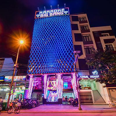 Mẫu thiết kế mặt tiền quán karaoke 09