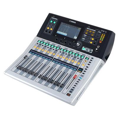 Mixer Yamaha TF-1 Bundle