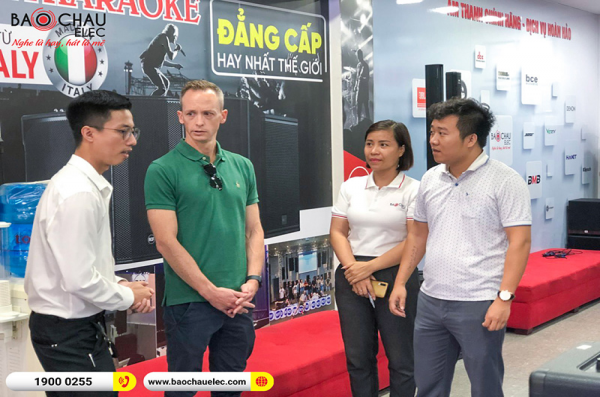 Giám đốc tập đoàn Inmusic khu vực Châu Á Thái Bình Dương Mr.Mark Spies tới thăm showroom 63 Phổ Quang – TPHCM 