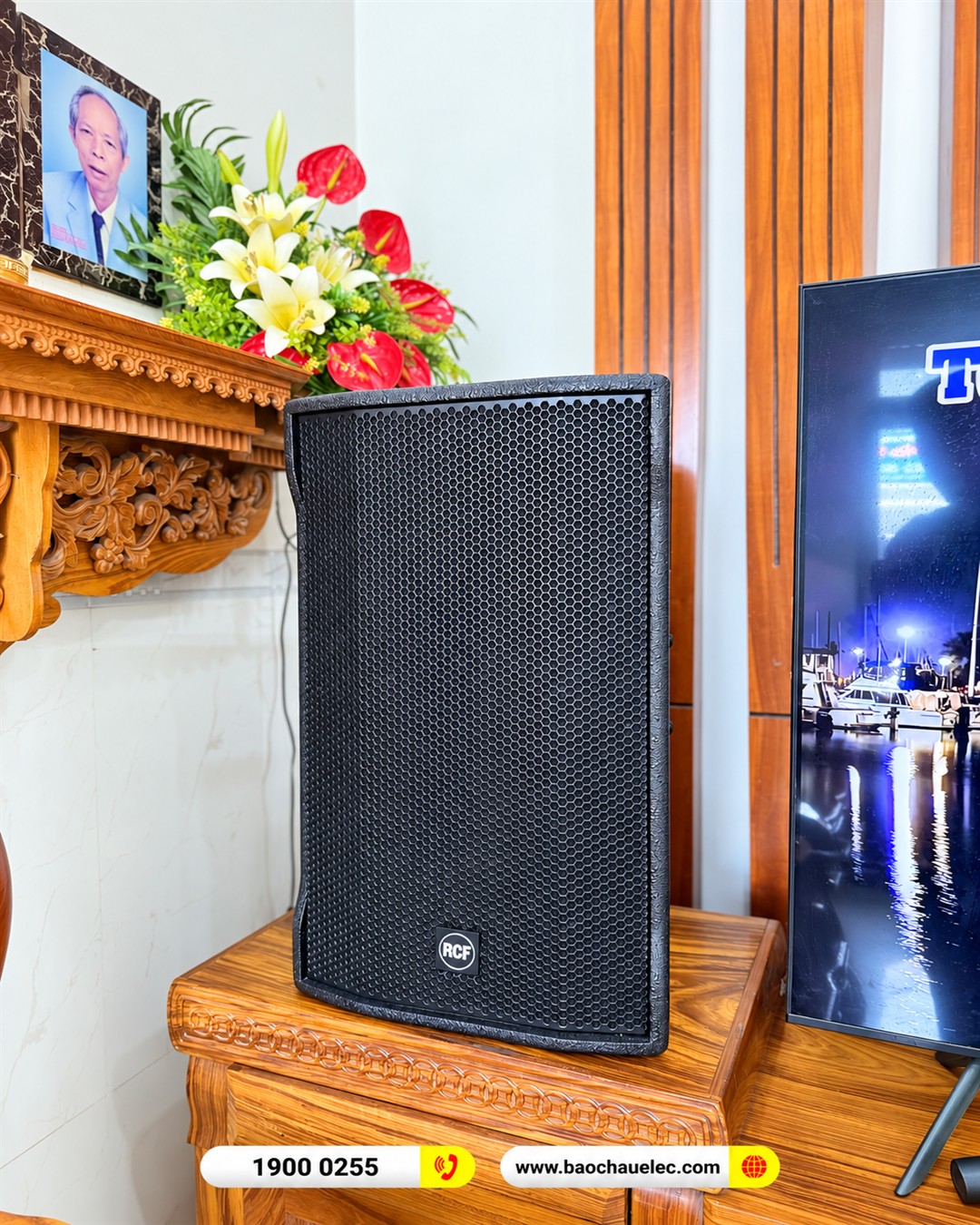 Cận cảnh loa RCF CMAX 4112 b&ecirc;n tr&aacute;i tivi