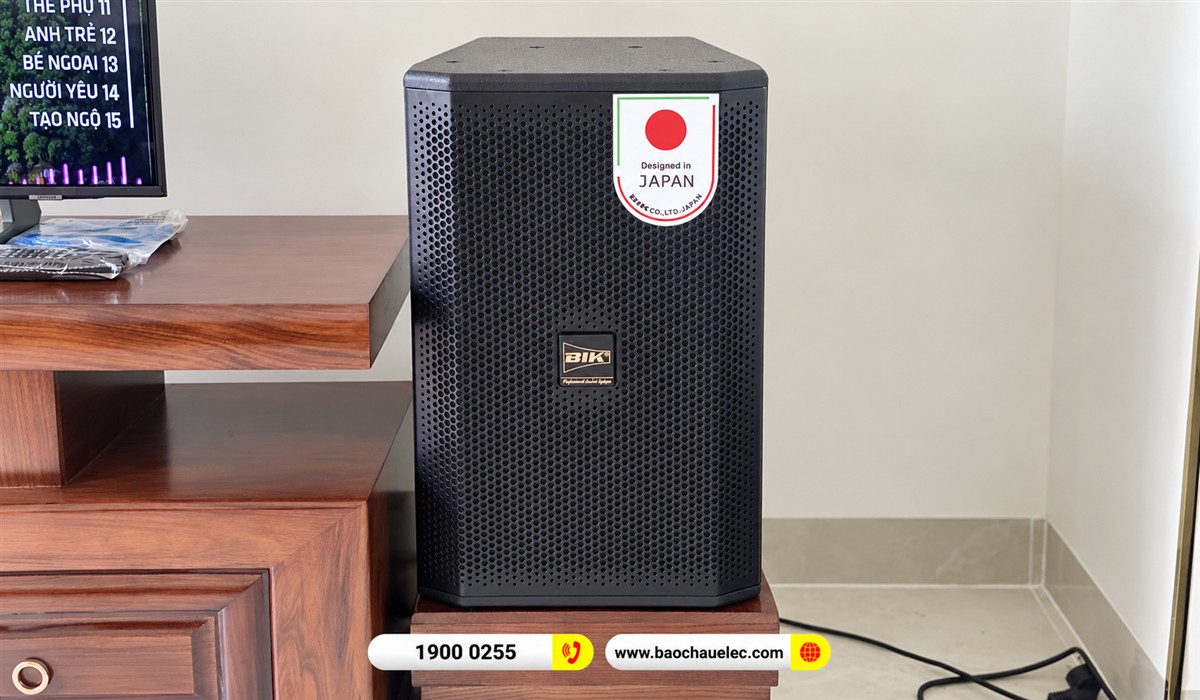 Loa BIK CS-620 b&ecirc;n phải đặt tr&ecirc;n đ&ocirc;n gỗ