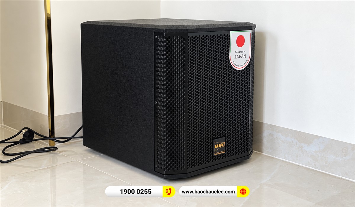 Vị tr&iacute; đặt loa sub BIK BBK-W25A cạnh kệ tivi