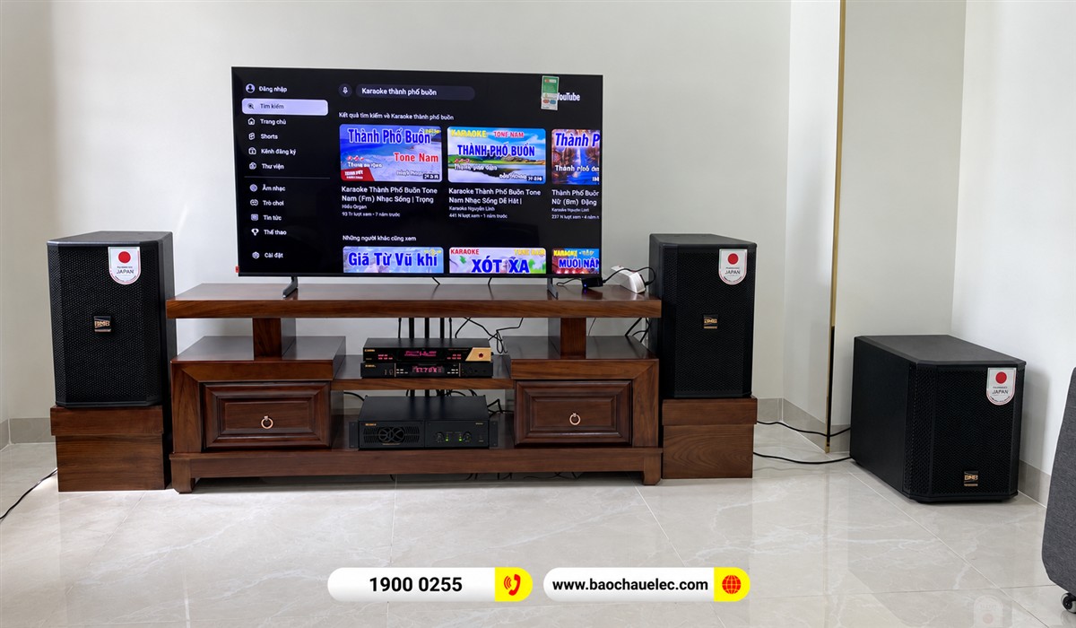 Hai loa BIK CS-620 c&ugrave;ng sub BBK-W25A quanh kệ tivi