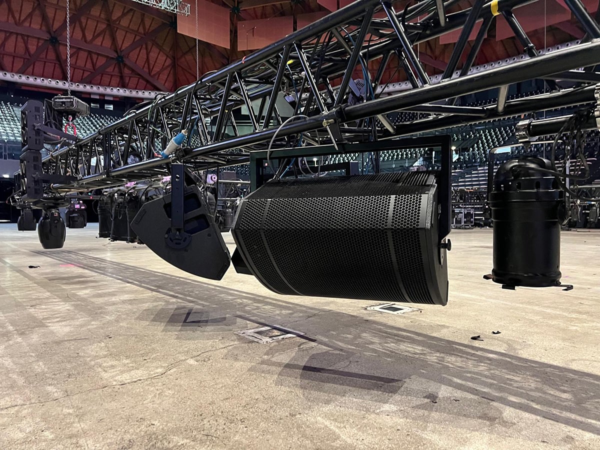 Lắp đặt cấu h&igrave;nh &acirc;m thanh dBTechnologies cho nh&agrave; thi đấu Unipol Arena tại &Yacute;