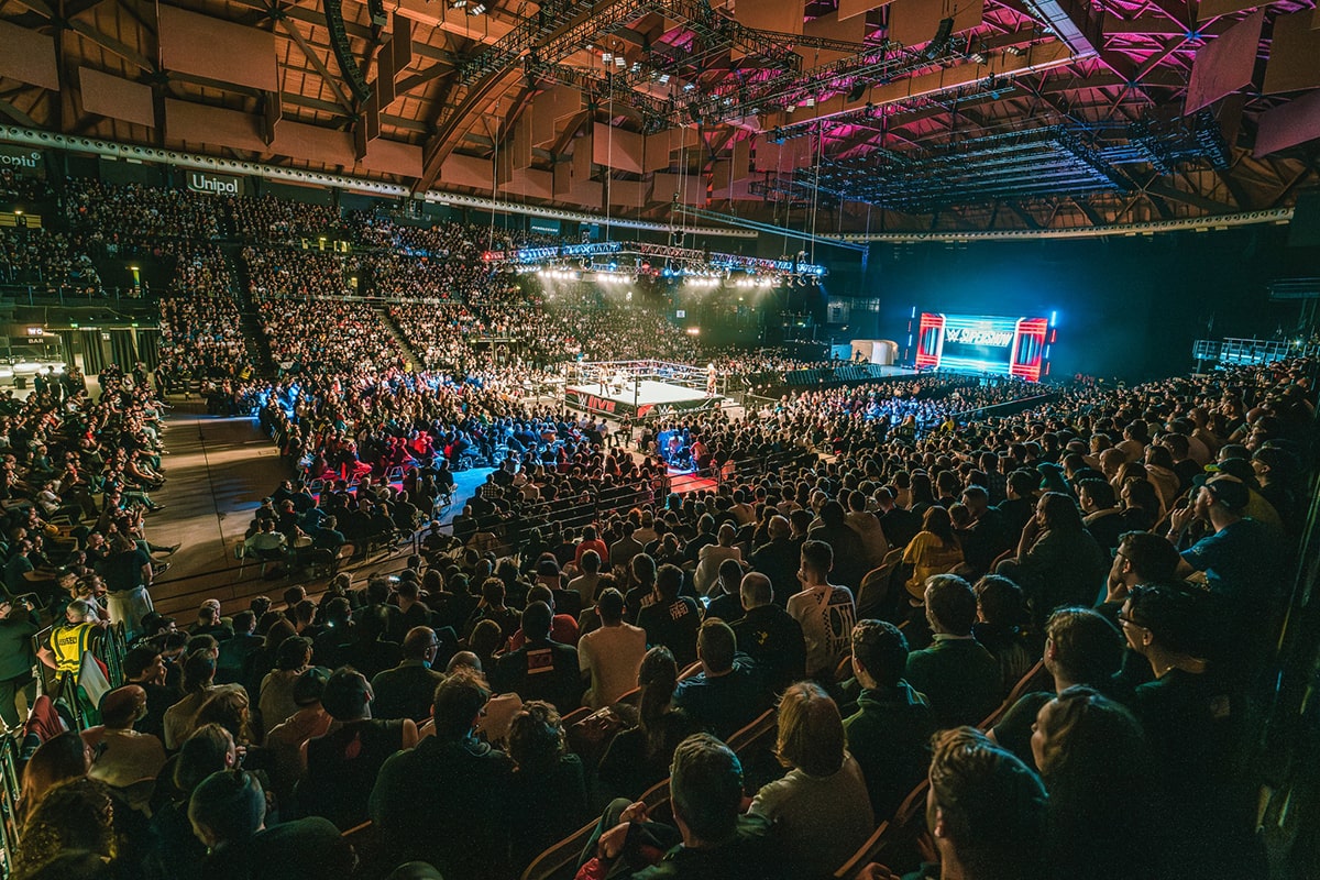 Lắp đặt cấu h&igrave;nh &acirc;m thanh dBTechnologies cho nh&agrave; thi đấu Unipol Arena tại &Yacute;