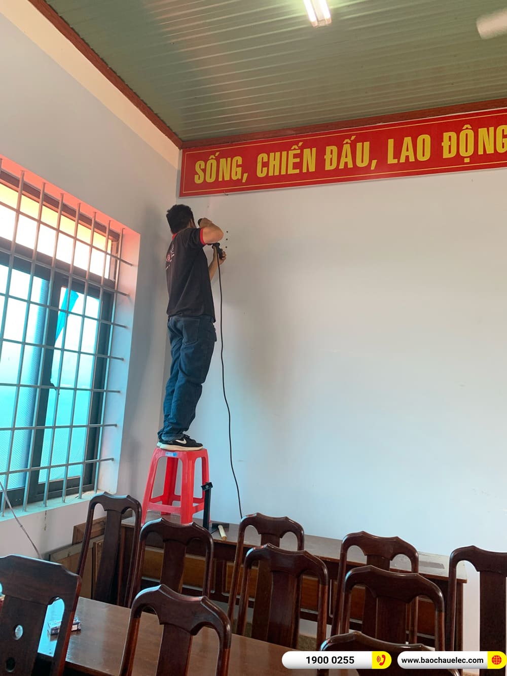 Lắp đặt d&agrave;n &acirc;m thanh hội trường Denon cho trường THPT Nguyễn Tr&atilde;i ở Đăk Lăk