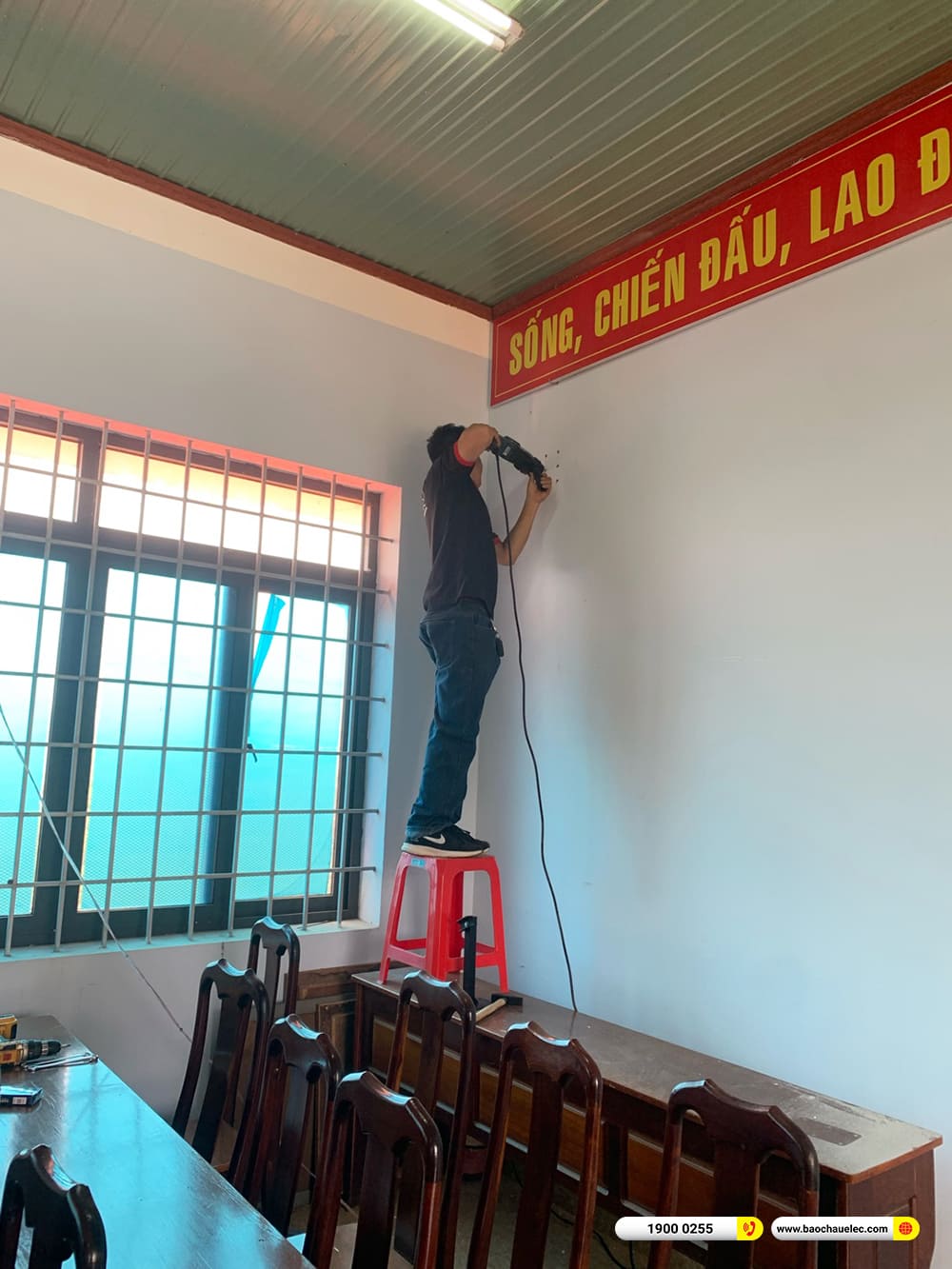 Lắp đặt d&agrave;n &acirc;m thanh hội trường Denon cho trường THPT Nguyễn Tr&atilde;i ở Đăk Lăk