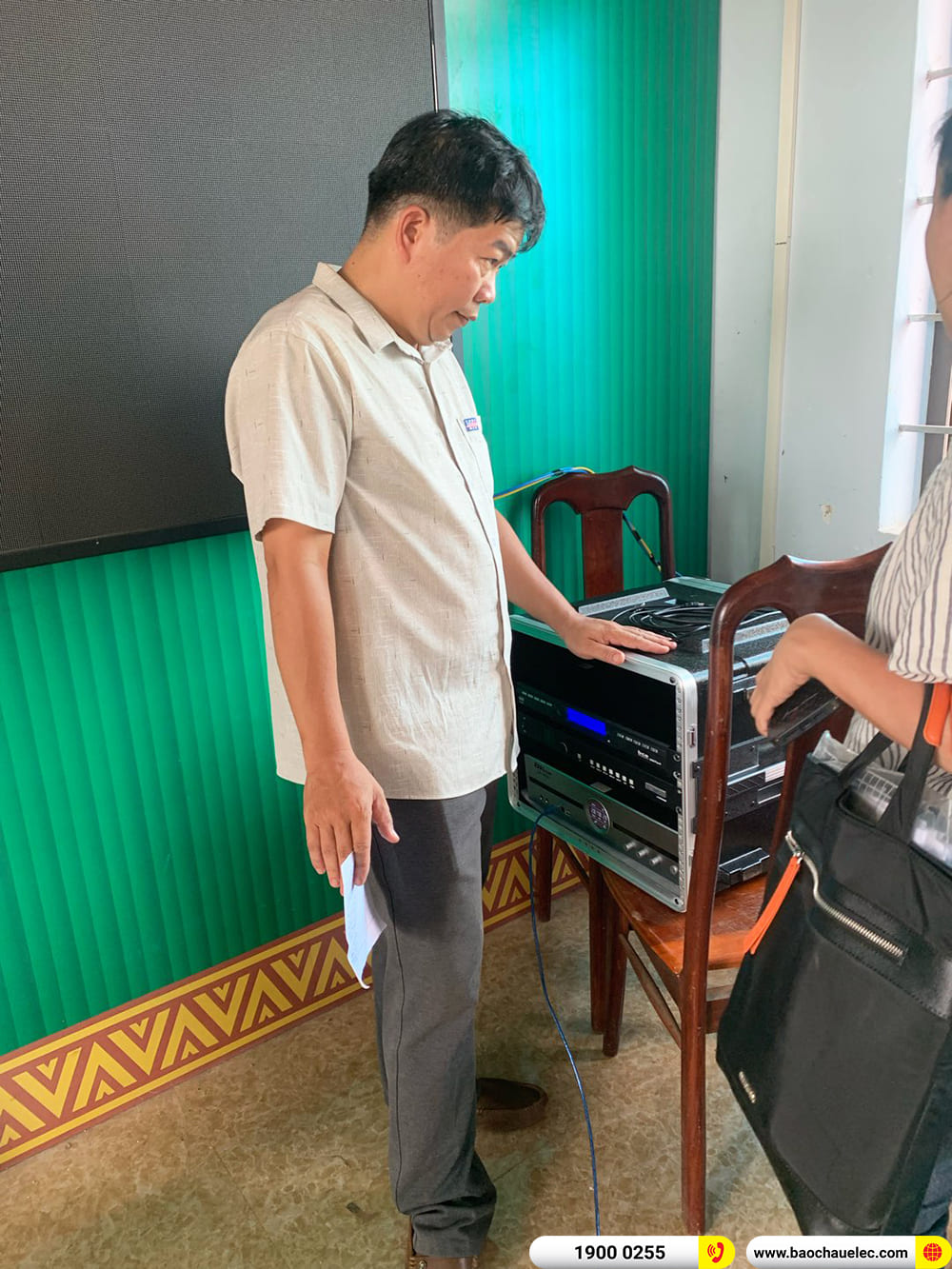 Lắp đặt d&agrave;n &acirc;m thanh hội trường Denon cho trường THPT Nguyễn Tr&atilde;i ở Đăk Lăk
