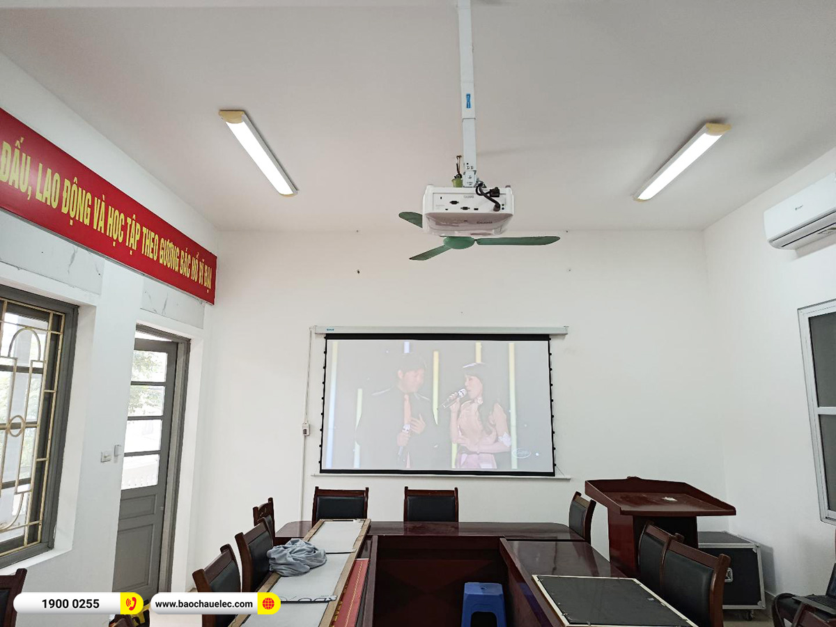 Lắp đặt dàn âm thanh, máy chiếu hơn 40tr cho Cty CP tư vấn & XD Vương Thành Phát tại Hà Nội