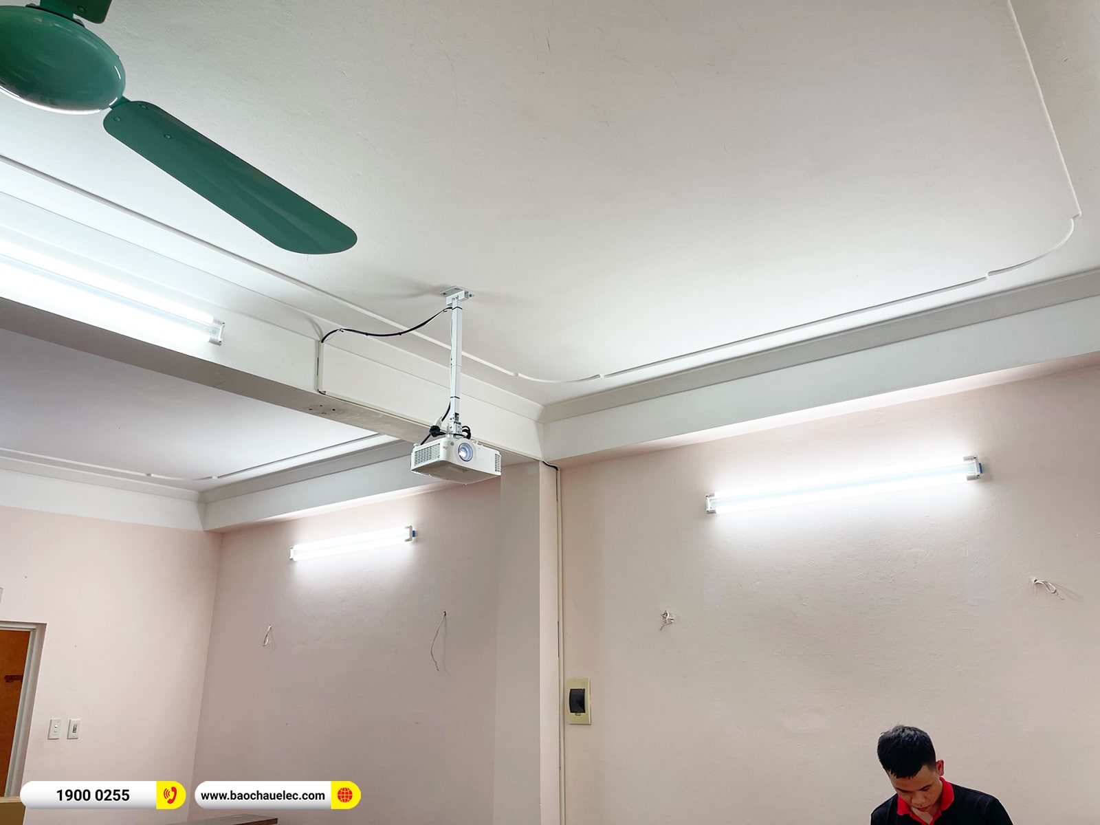 Lắp đặt d&agrave;n &acirc;m thanh, m&aacute;y chiếu gần 39tr cho ph&ograve;ng học tại H&agrave; Nội