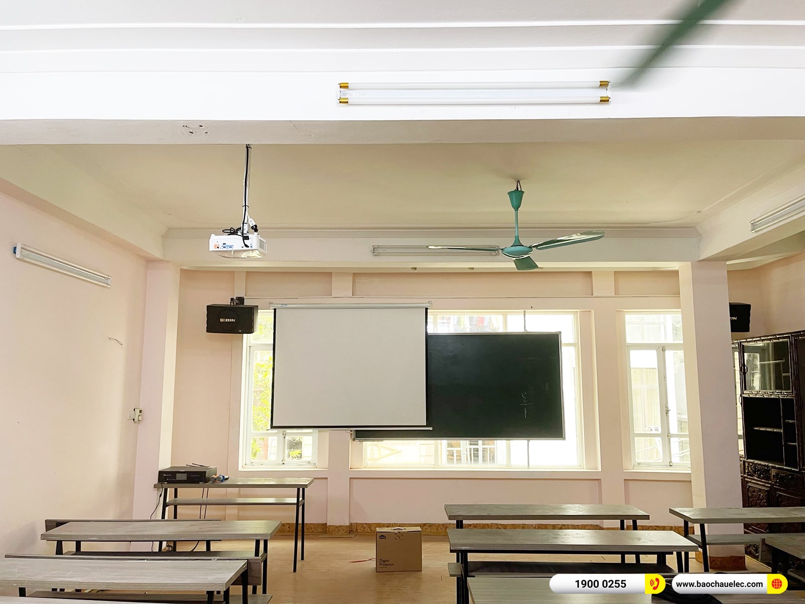 Lắp đặt d&agrave;n &acirc;m thanh, m&aacute;y chiếu gần 39tr cho ph&ograve;ng học tại H&agrave; Nội
