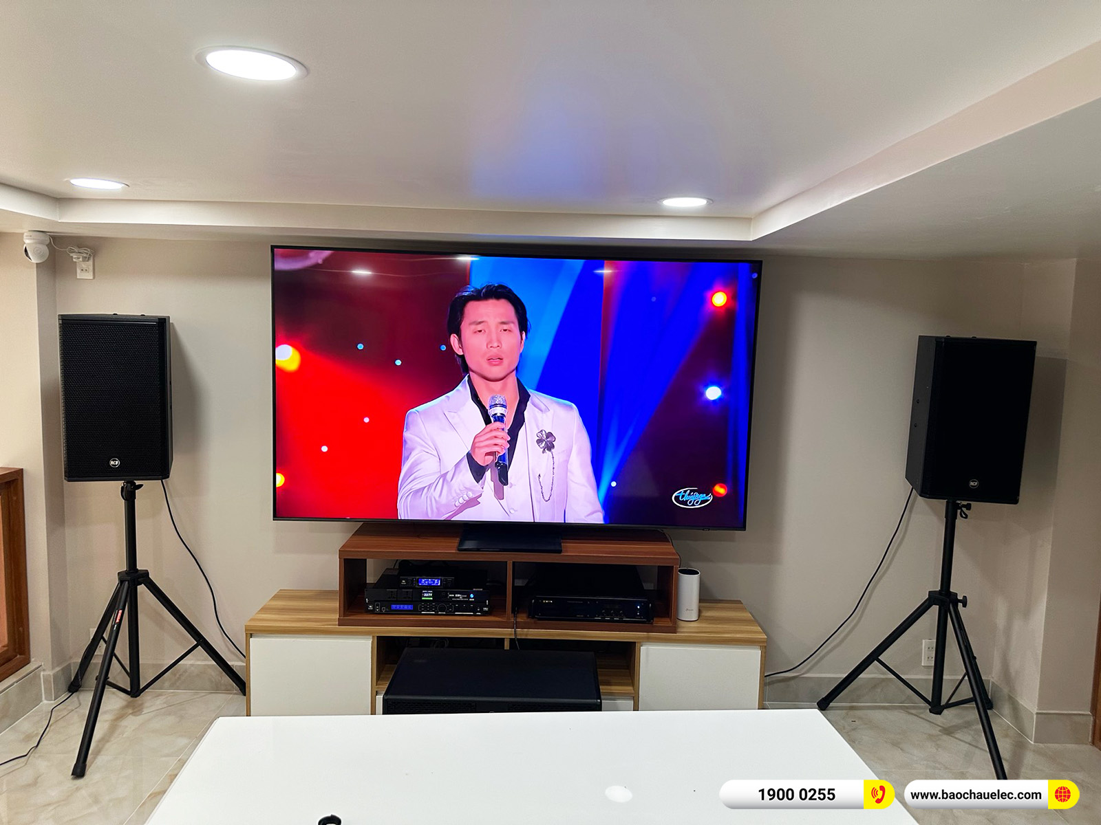 Lắp đặt d&agrave;n karaoke RCF hơn 76tr cho anh Huy tại TPHCM