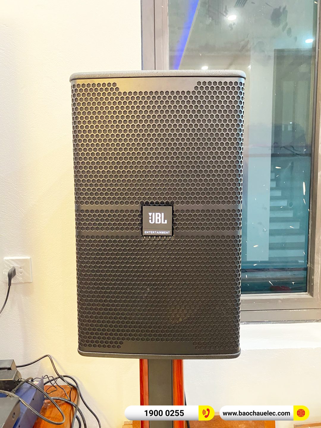 Lắp đặt d&agrave;n karaoke JBL gần 84tr cho anh H&agrave; tại H&agrave; Nội (JBL KP4012 G2, Crown T7, JBL VX8, A120P, JBL VM300)