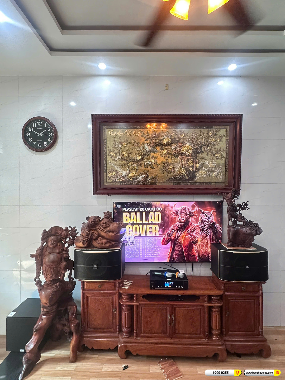 To&agrave;n cảnh bộ d&agrave;n karaoke JBL tại nh&agrave; anh Hải ở H&agrave; Nội với đủ hai loa Pasion 12, BKSound DKA 8500, hai micro v&agrave; sub SW212