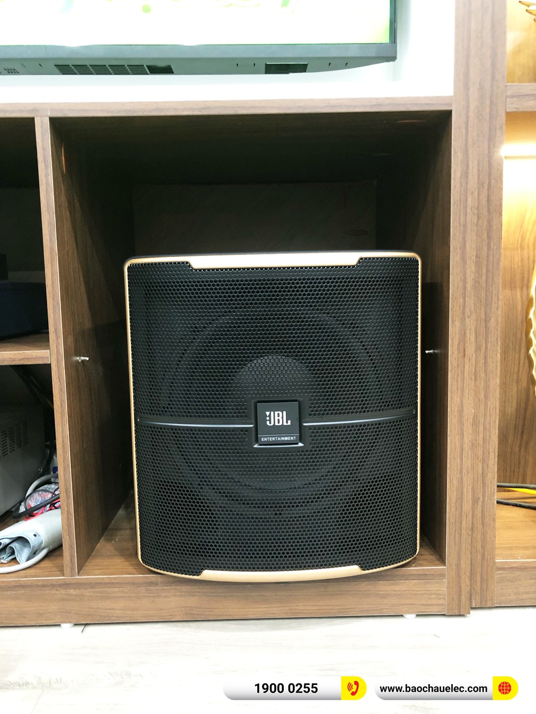 Lắp đặt d&agrave;n karaoke JBL hơn 62tr cho anh H&ugrave;ng tại H&agrave; Nội (JBL CV1070, Crown T7, X6 Luxury, A120P, UGX12) 