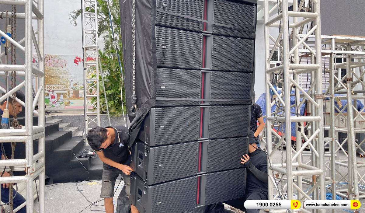 Lắp đặt d&agrave;n Line Array Audiocenter Avanda 212A tại sự kiện Ch&agrave;o T&acirc;n Sinh Vi&ecirc;n UNETI