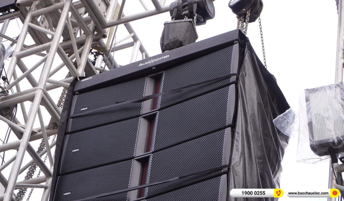 Lắp đặt dàn Line Array Audiocenter Avanda 212A tại sự kiện Chào Tân Sinh Viên UNETI