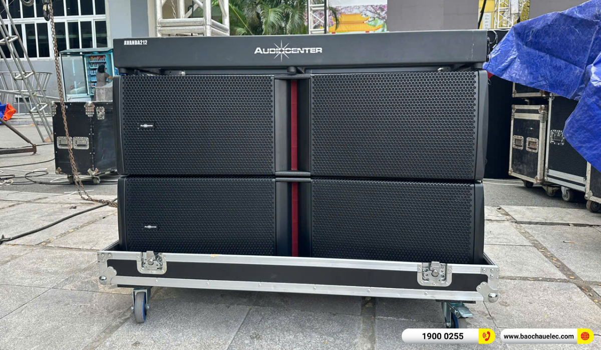 Lắp đặt d&agrave;n Line Array Audiocenter Avanda 212A tại sự kiện Ch&agrave;o T&acirc;n Sinh Vi&ecirc;n UNETI