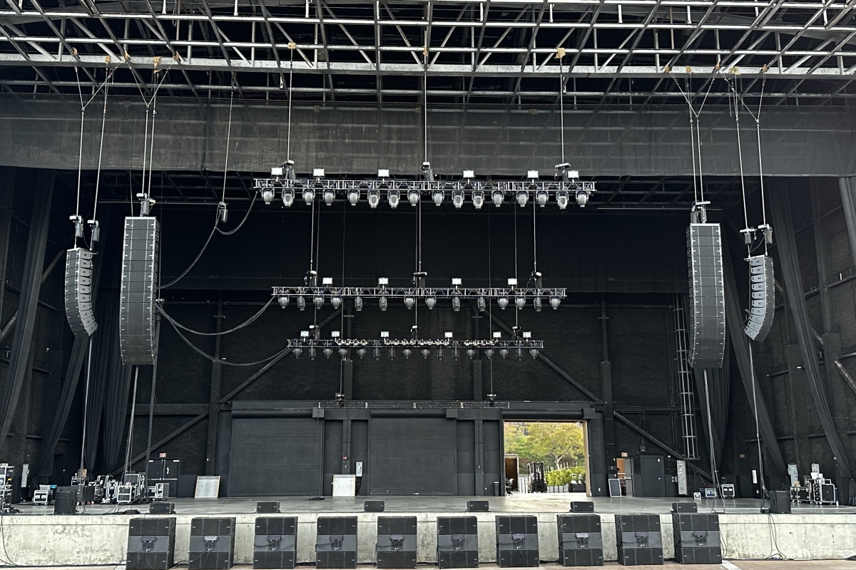 Lắp đặt dàn Line Array dBTechnologies cho nhà hát North Island Credit Union tại Mỹ