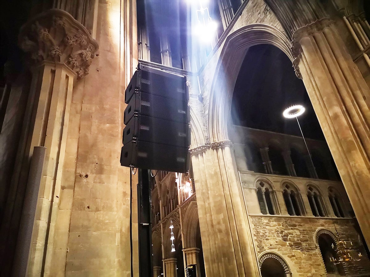 Lắp đặt hệ thống Line Array dBTechnologies cho nh&agrave; thờ Nidaros tại Na Uy 