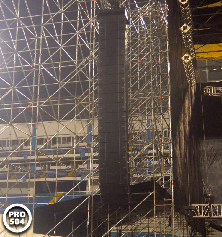 Lắp đặt d&agrave;n Line Array dBTechnologies cho s&acirc;n vận động San Pedro Sula tại Honduras