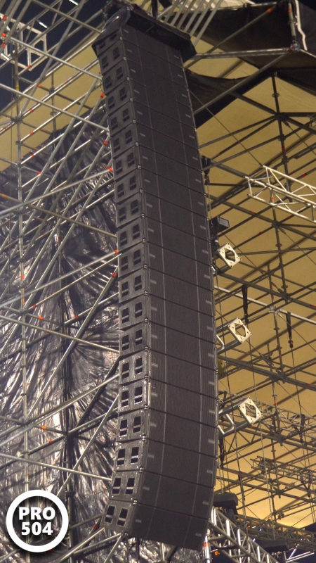 Lắp đặt d&agrave;n Line Array dBTechnologies cho s&acirc;n vận động San Pedro Sula tại Honduras