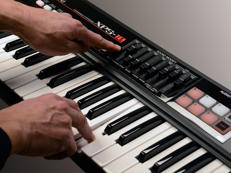 Đ&agrave;n organ Roland XPS-10
