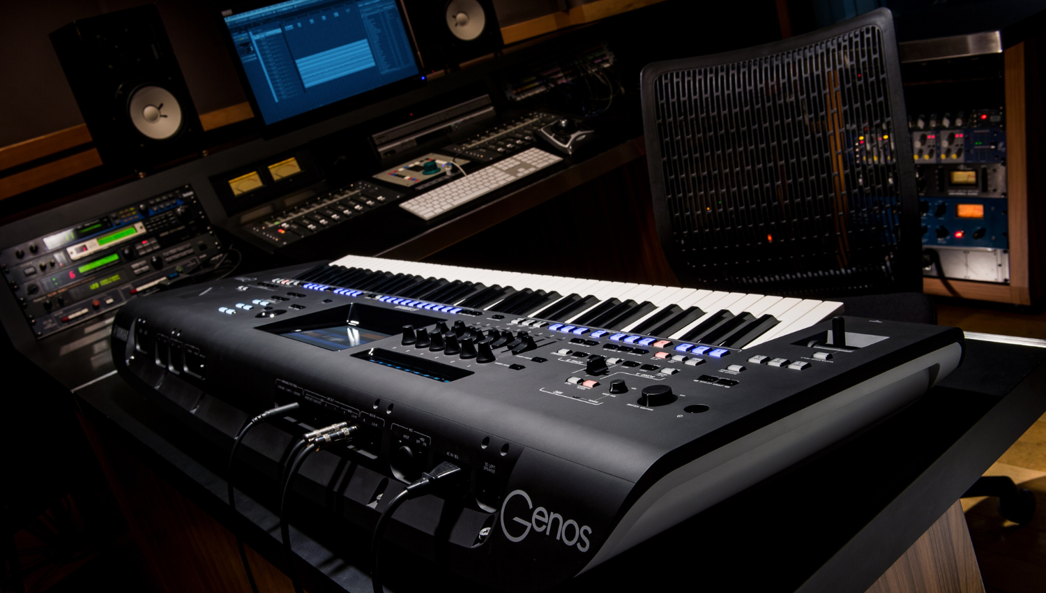 Đ&agrave;n organ Yamaha Genos