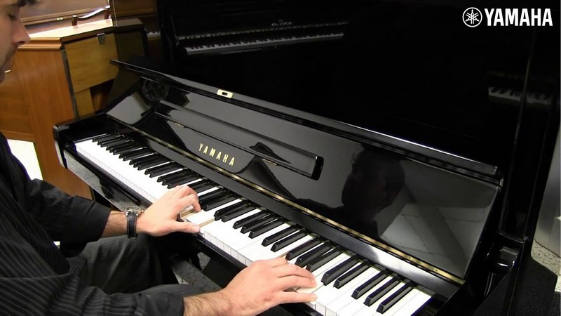 Đ&agrave;n piano Yamaha U1J