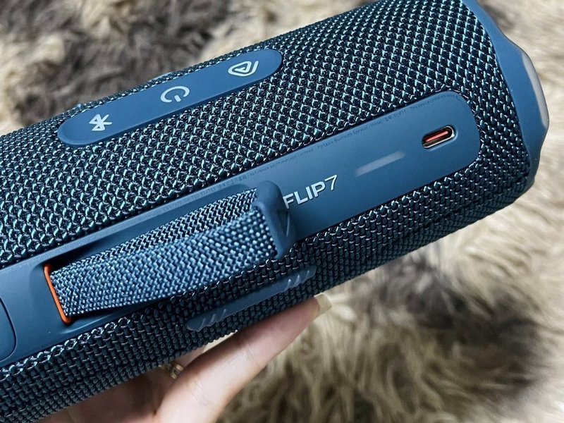 đ&aacute;nh gi&aacute; loa JBL Flip 7